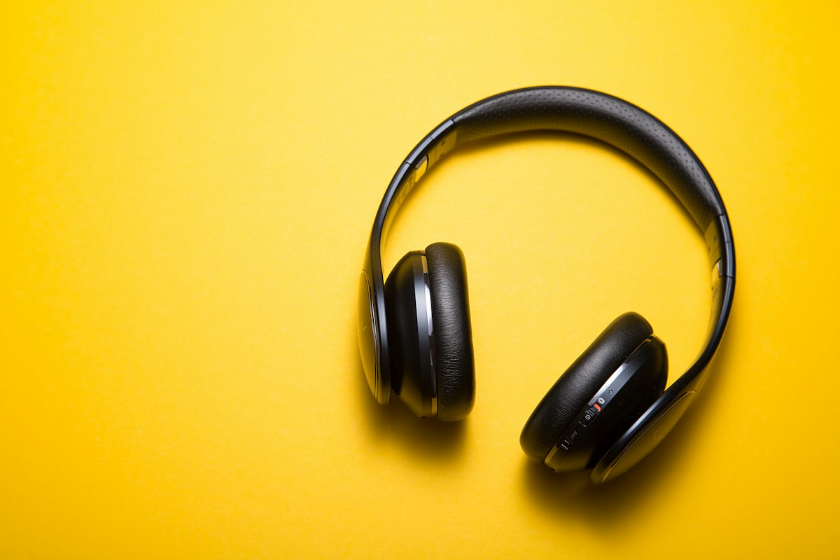Best Noise-Cancelling Headphones 2026