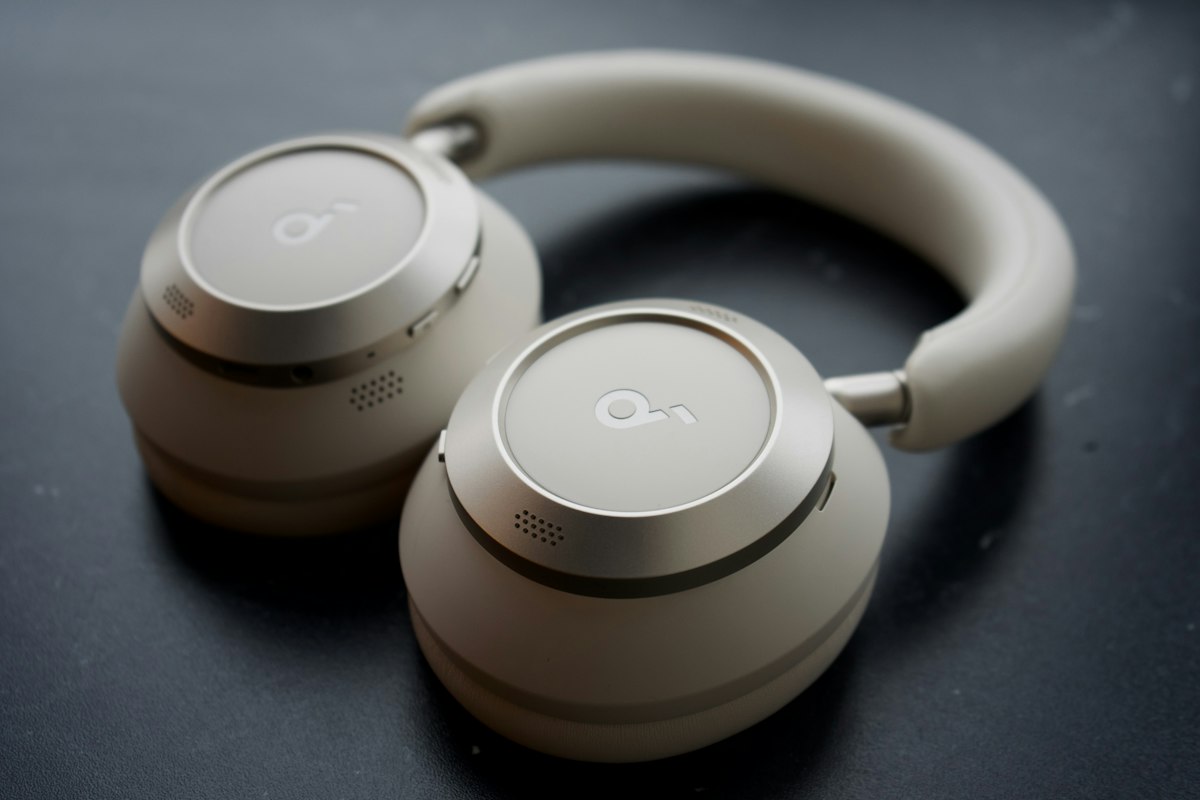 Bowers & Wilkins Px8